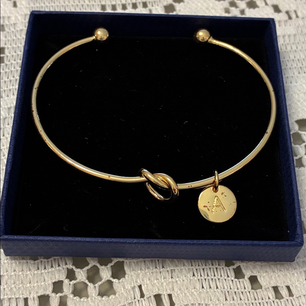 Turandoss Gold Knot Bracelet.